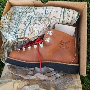 Danner boots size 9 brown